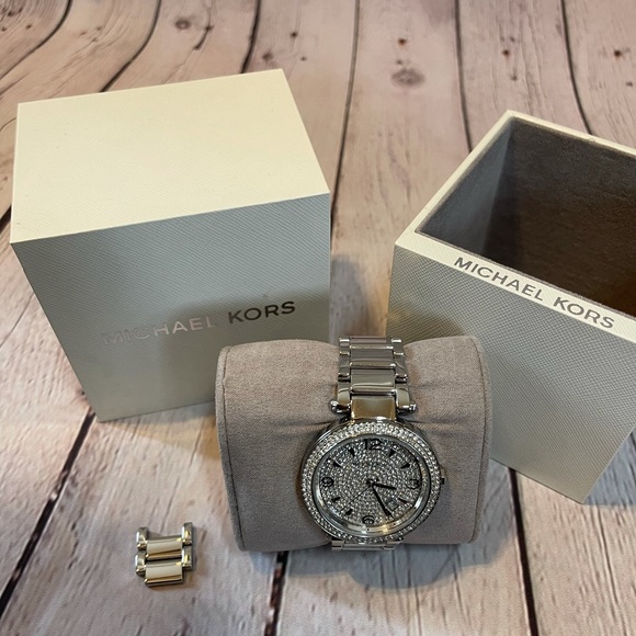 Michael Kors Watch - Picture 12 of 12